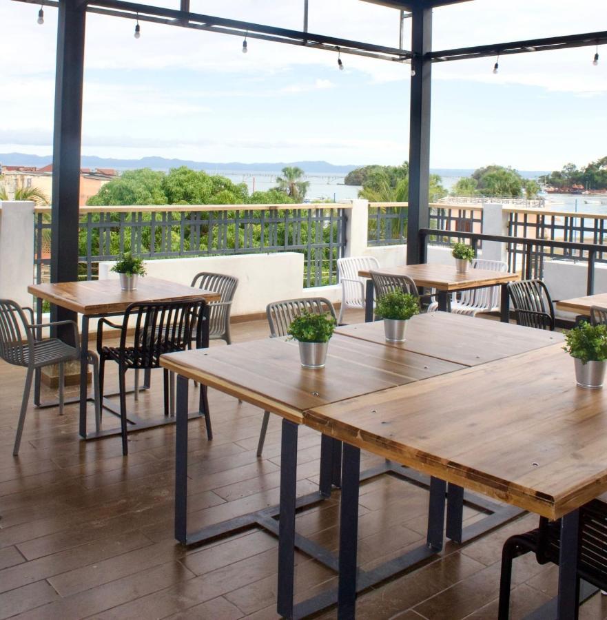 Hostal Marina Samana Bagian luar foto