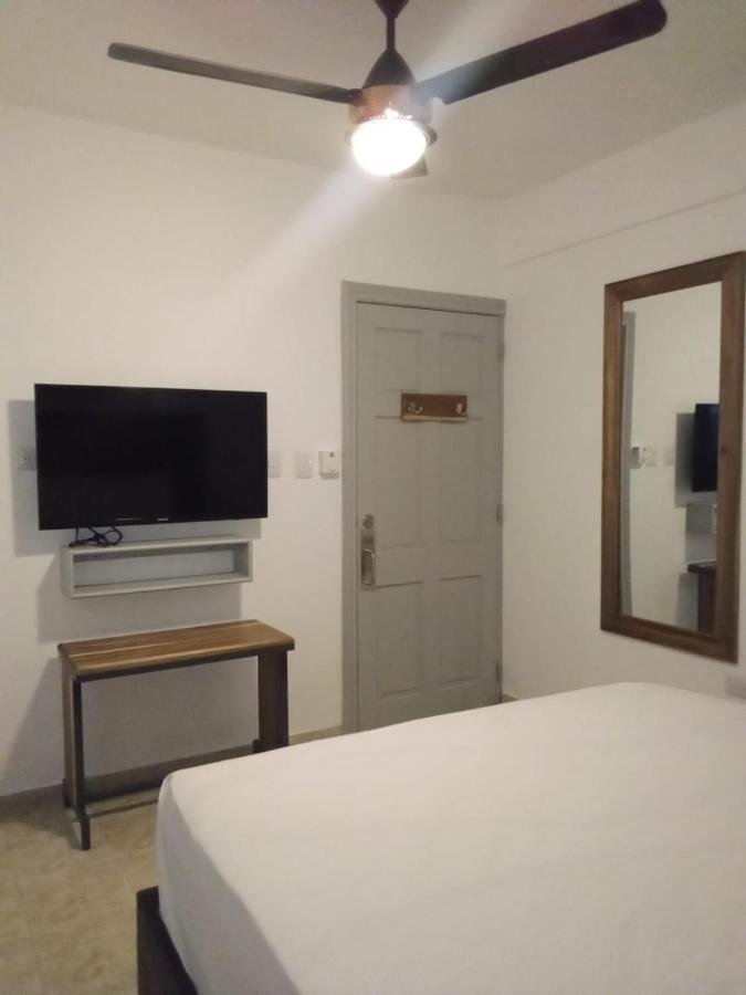 Hostal Marina Samana Bagian luar foto