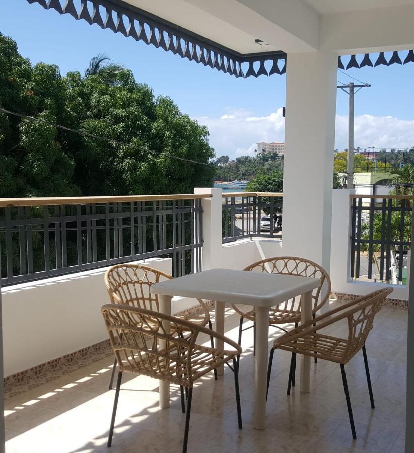 Hostal Marina Samana Bagian luar foto
