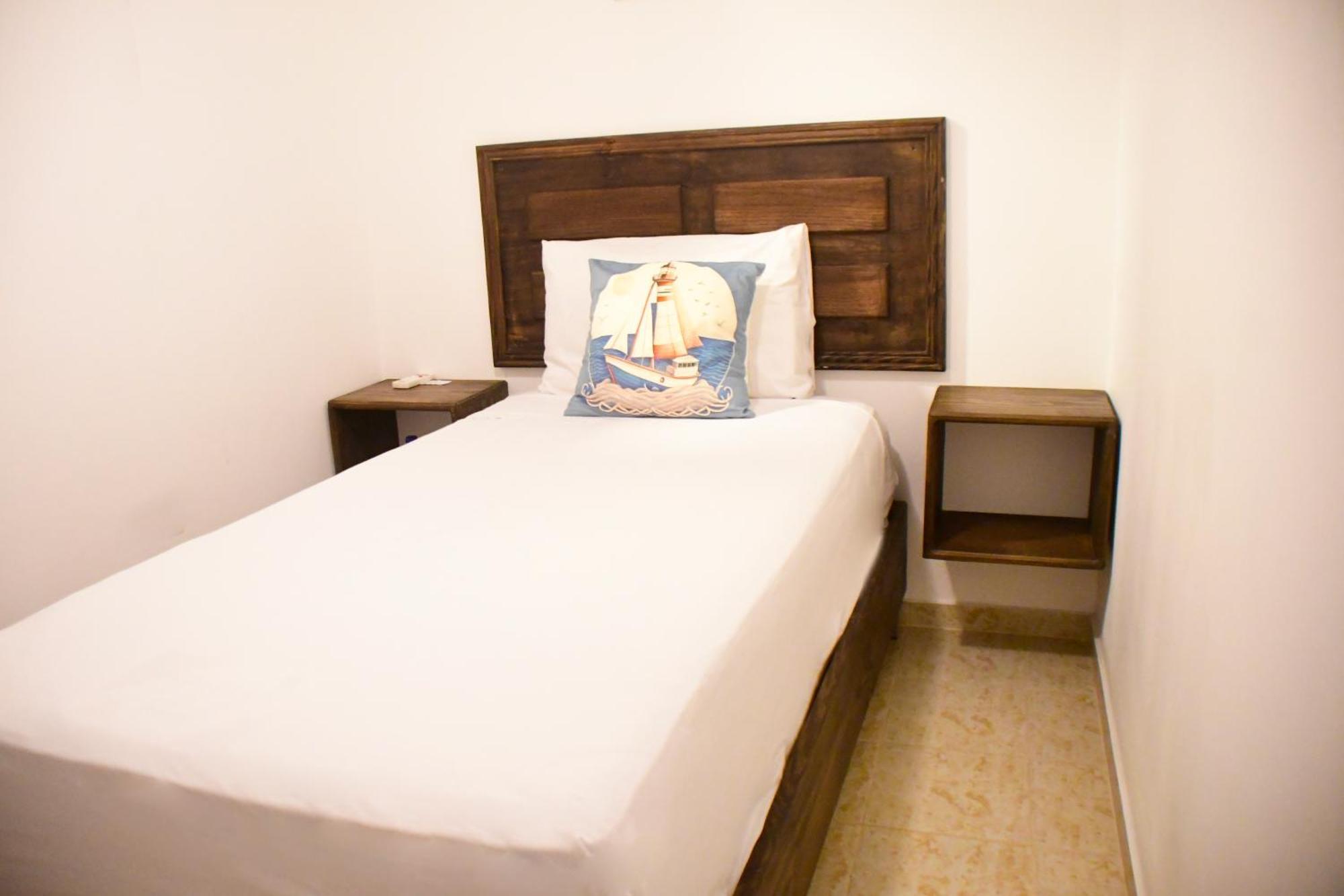 Hostal Marina Samana Bagian luar foto