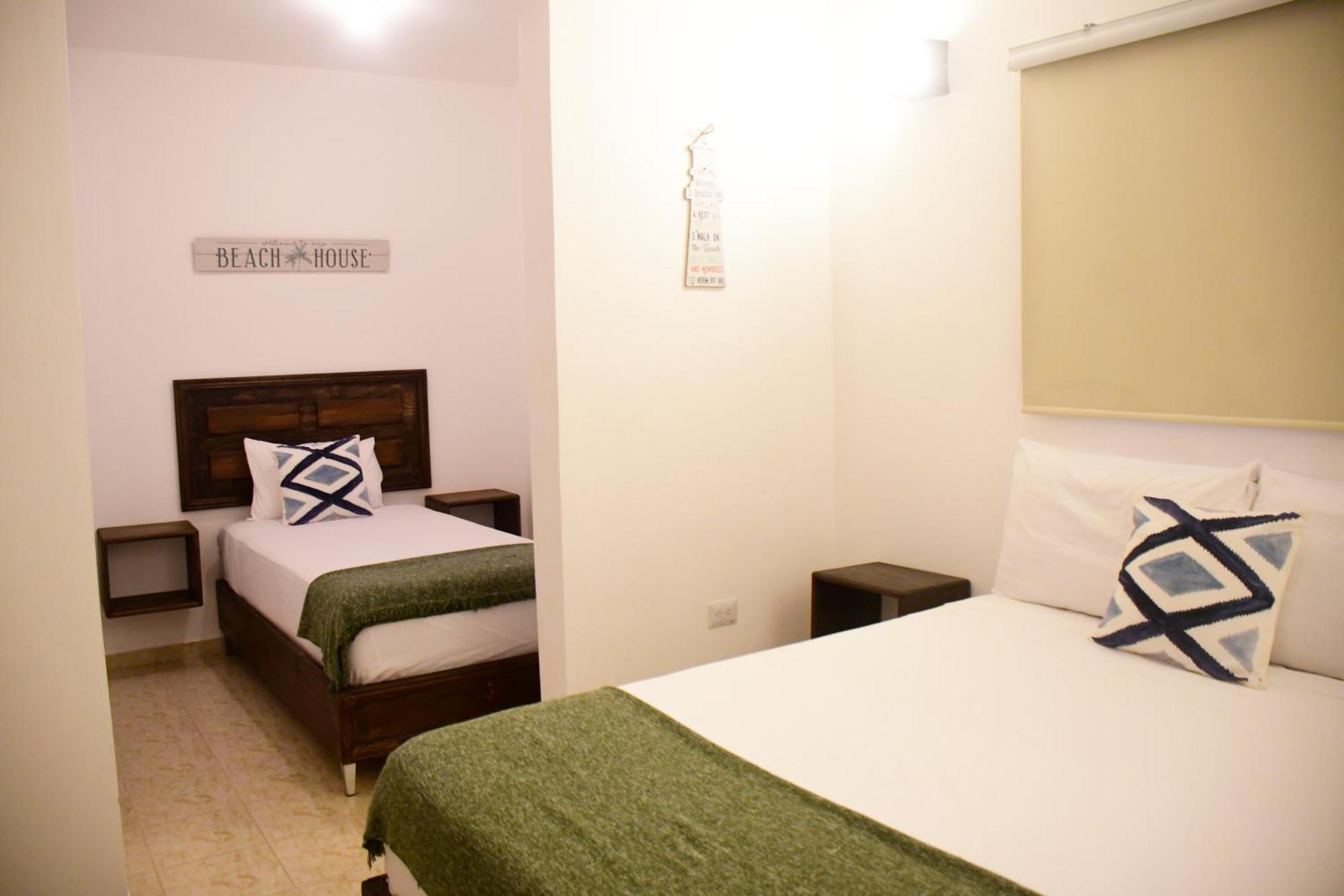 Hostal Marina Samana Bagian luar foto