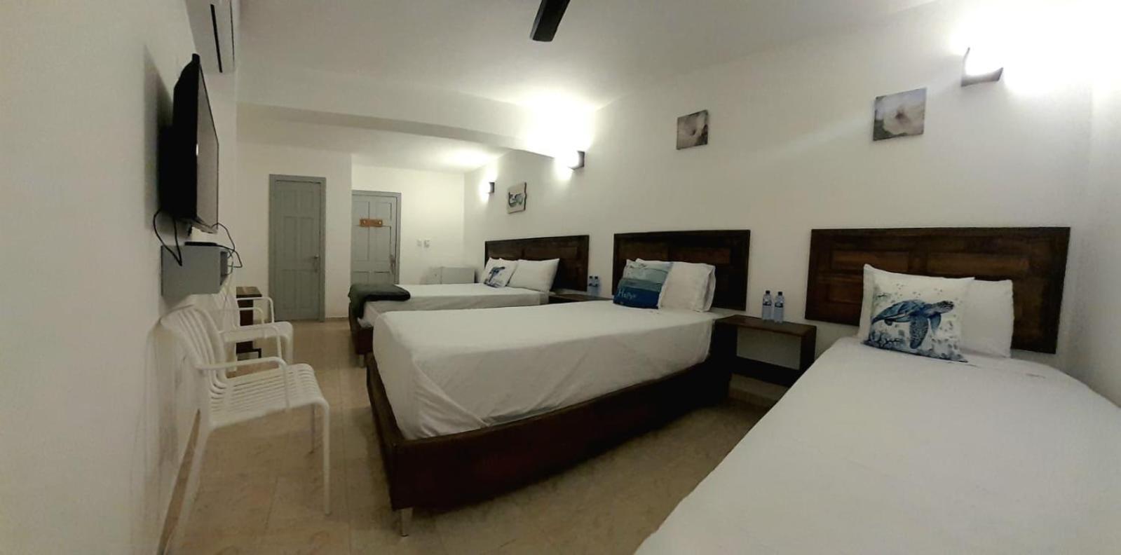 Hostal Marina Samana Bagian luar foto