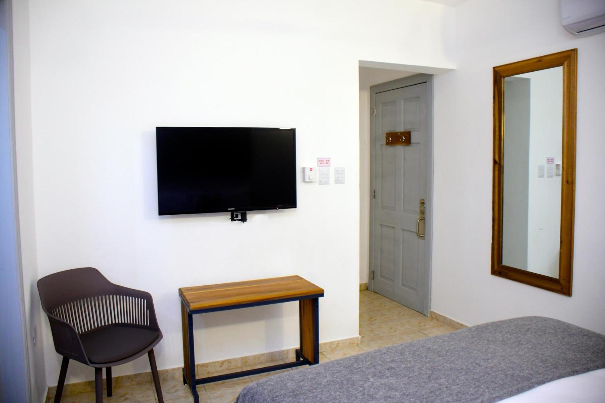 Hostal Marina Samana Bagian luar foto