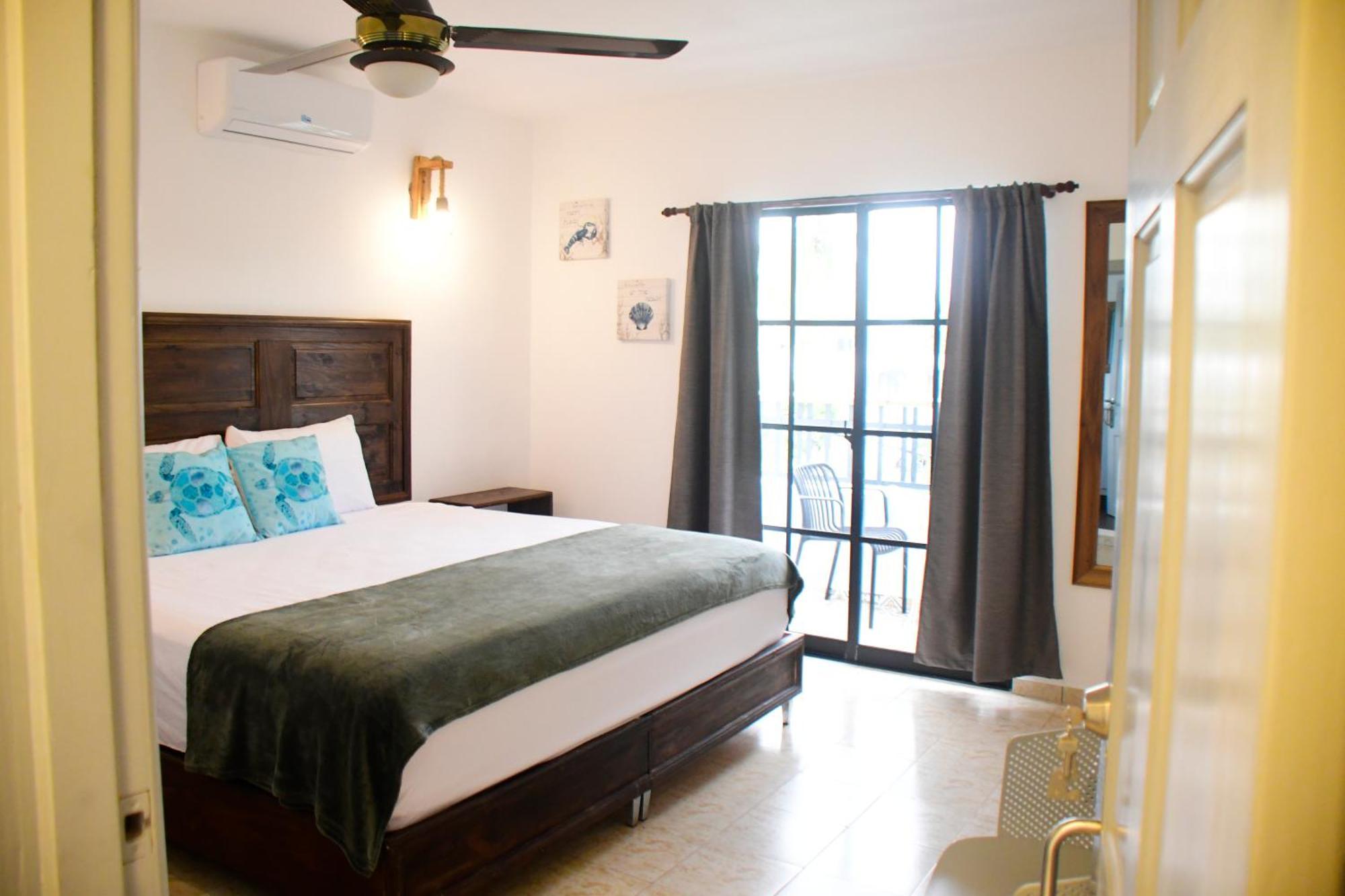 Hostal Marina Samana Bagian luar foto