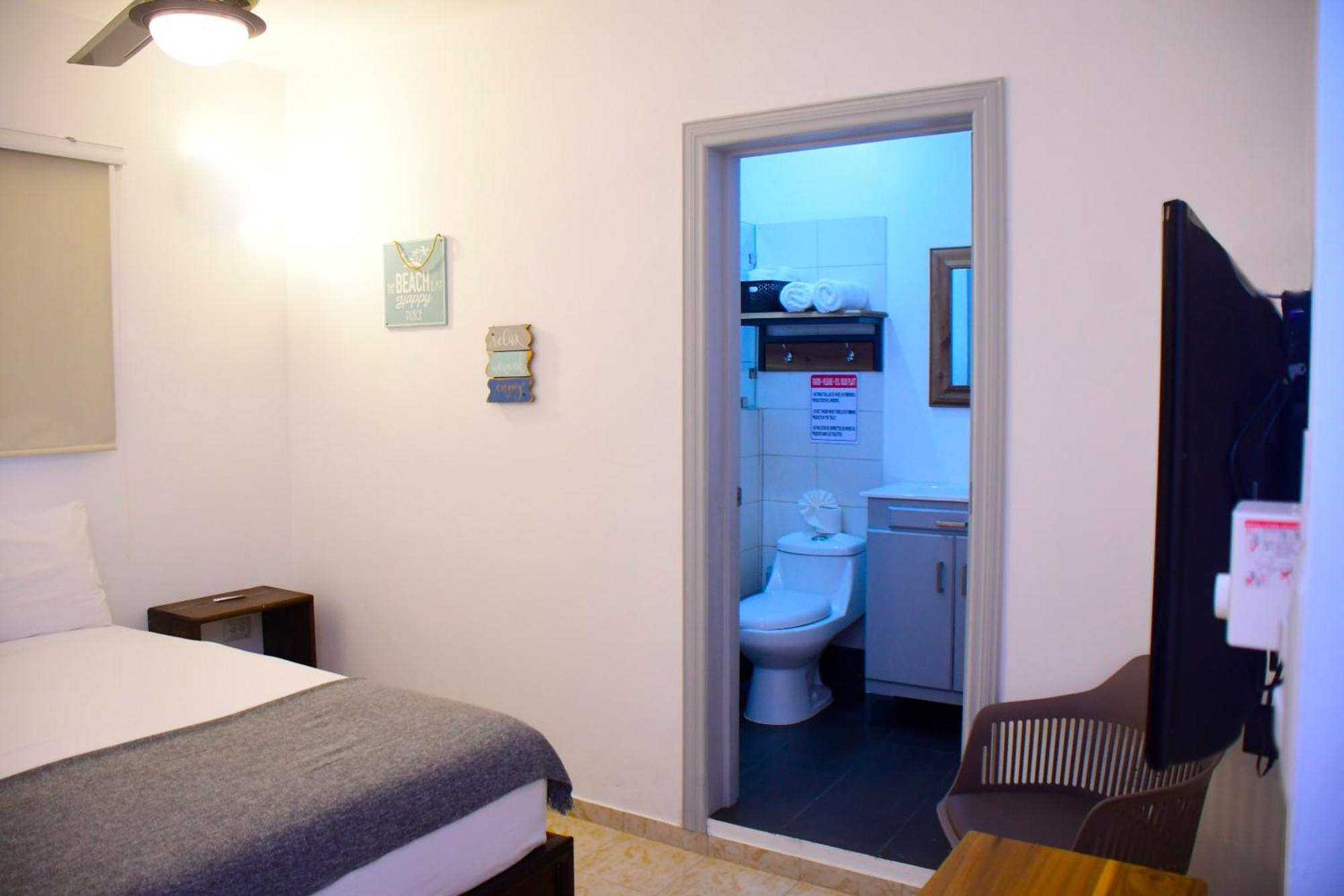 Hostal Marina Samana Bagian luar foto