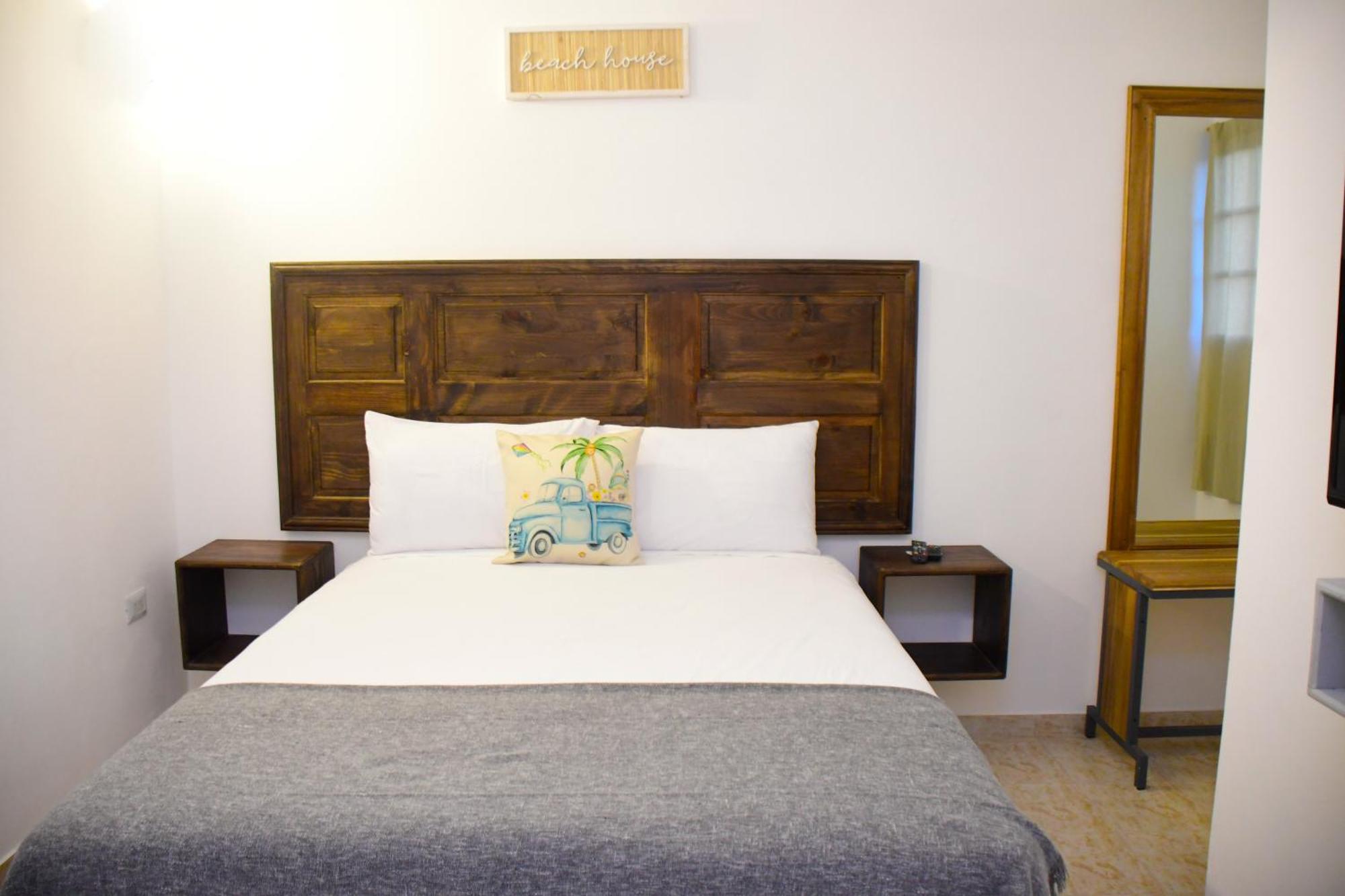Hostal Marina Samana Bagian luar foto