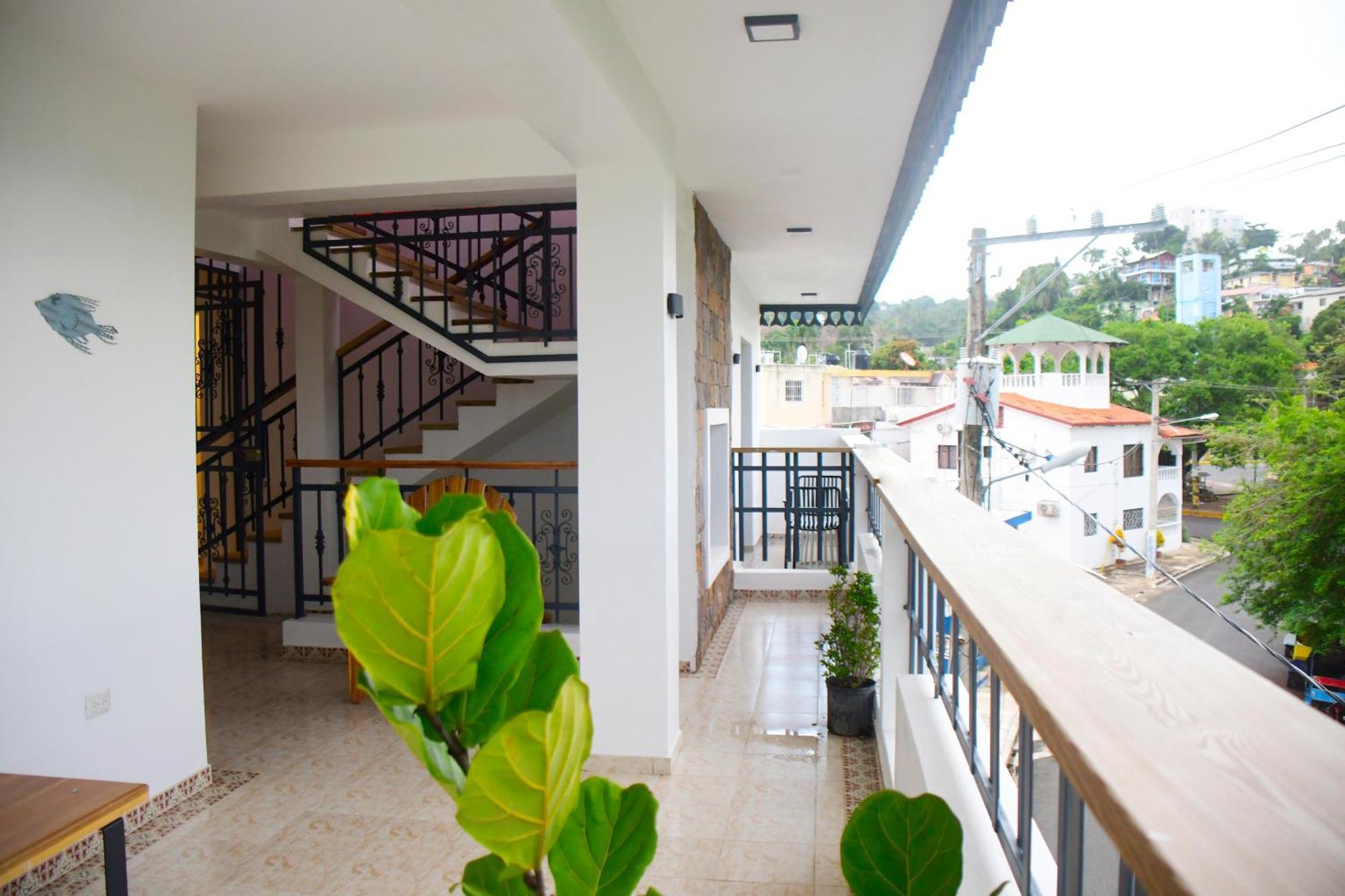 Hostal Marina Samana Bagian luar foto