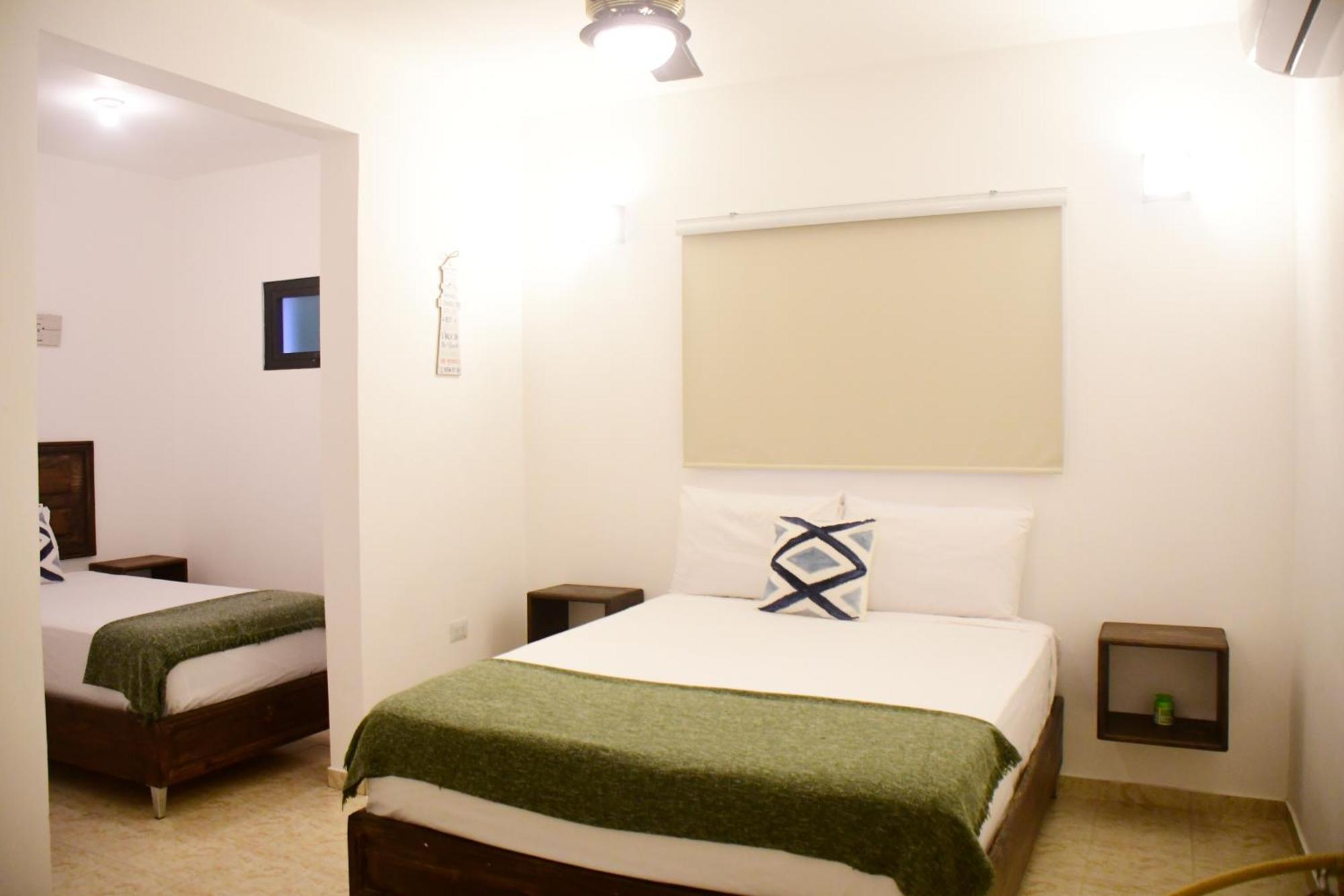 Hostal Marina Samana Bagian luar foto